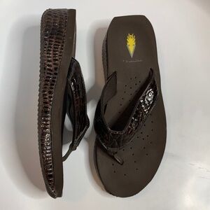 Volatile reptile platform wedge sandals size 9
